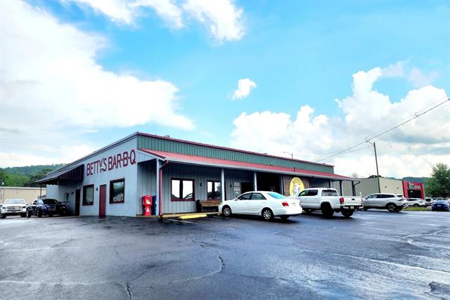 Betty's Bar-B-Q restaurant building and parking lot