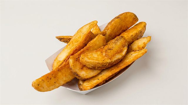 Basket of seasoned potato wedges at Betty's Bar-B-Q in Anniston, AL